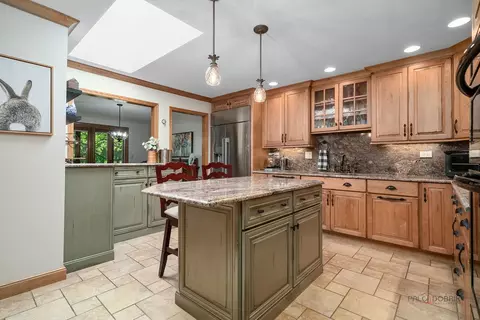 Kitchen - 845 Brian Ct, Gurnee, IL 60031 photo 3 of 4