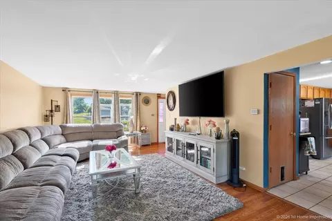 Living - 19314 Beechnut Dr, Mokena, IL 60448 photo 2 of 3