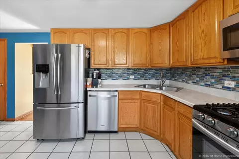 Kitchen - 19314 Beechnut Dr, Mokena, IL 60448 photo 2 of 3
