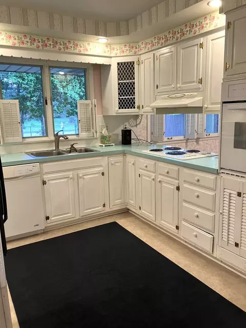 Kitchen - 425 Crestmore Ave, Mattoon, IL 61938 photo 1 of 2