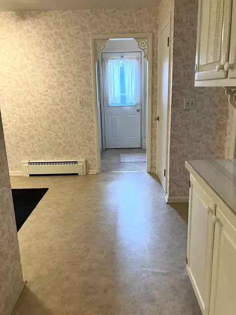 Entry Way - 425 Crestmore Ave, Mattoon, IL 61938 photo 1 of 1