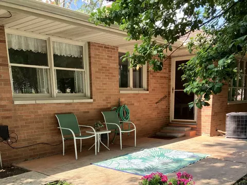 Exterior - 425 Crestmore Ave, Mattoon, IL 61938 photo 4 of 4