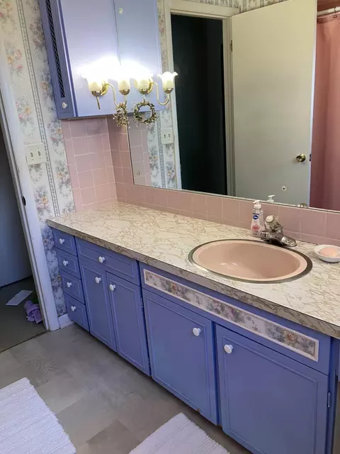 Bath - 425 Crestmore Ave, Mattoon, IL 61938 photo 4 of 4
