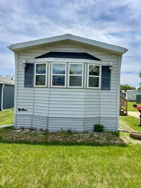 64 Birch Dr, Sandwich, IL 60548