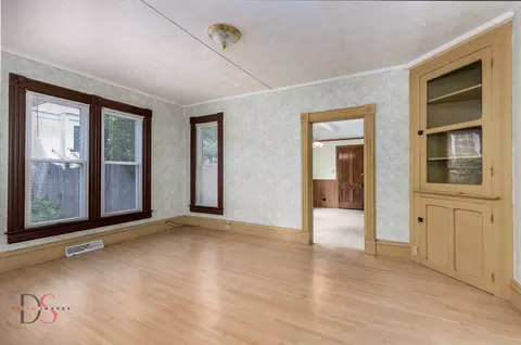 Living - 520522 E Main St, Ottawa, IL 61350 photo 3 of 6