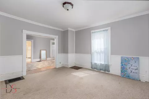 Living - 520522 E Main St, Ottawa, IL 61350 photo 4 of 6