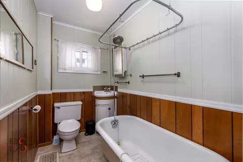 Bath - 520522 E Main St, Ottawa, IL 61350 photo 1 of 2
