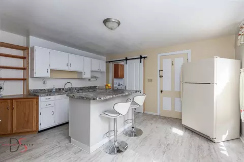 Kitchen - 520522 E Main St, Ottawa, IL 61350 photo 3 of 4