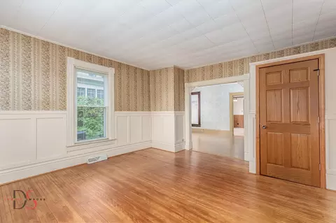 Living - 520522 E Main St, Ottawa, IL 61350 photo 1 of 6