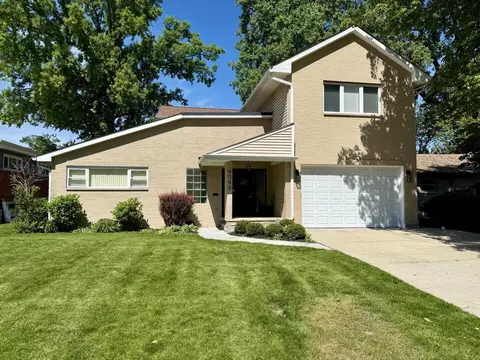 9046 Pottawattami Dr, Skokie, IL 60076
