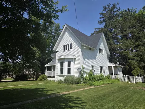 411 N 6th St, Oregon, IL 61061
