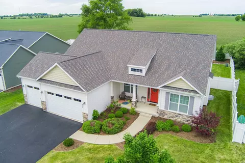 855 Coventry Cir N, Sycamore, IL 60178