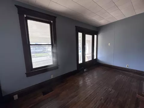 Living - 514 E Main St, Hoopeston, IL 60942 photo 5 of 9
