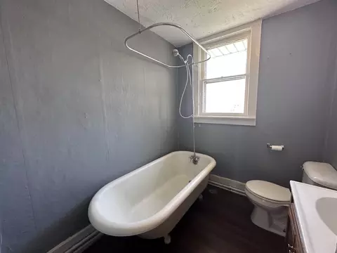Bath - 514 E Main St, Hoopeston, IL 60942 photo 1 of 5