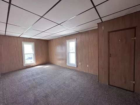 Living - 514 E Main St, Hoopeston, IL 60942 photo 1 of 9
