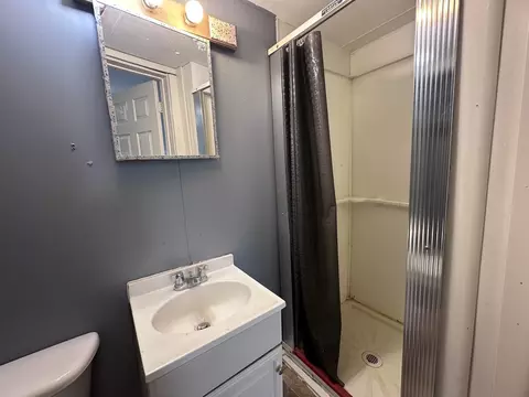 Bath - 514 E Main St, Hoopeston, IL 60942 photo 3 of 5