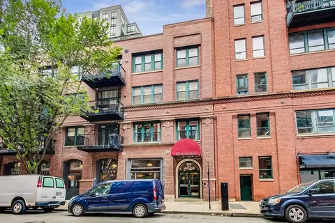 420 W Ontario St #209, Chicago, IL 60654