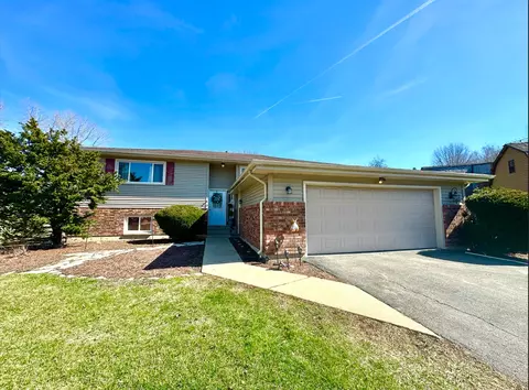 5 N087 Mary Ct, Saint Charles, IL 60175