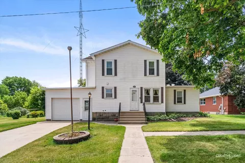 305 E Navaho Ave, Shabbona, IL 60550