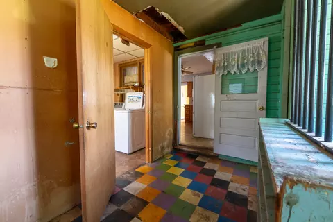 Entry Way - 306 E Sycamore St, Normal, IL 61761 photo 2 of 2