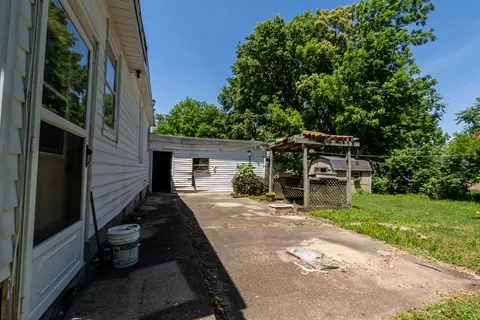 Exterior - 306 E Sycamore St, Normal, IL 61761 photo 3 of 7
