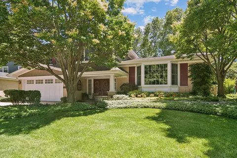 1019 E Waverly Dr, Arlington Heights, IL 60004