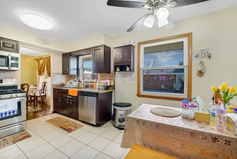 Kitchen - 7849 W 79th Pl, Bridgeview, IL 60455 photo 3 of 4