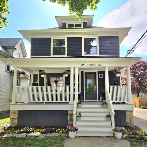 131 N Taylor Ave, Oak Park, IL 60302
