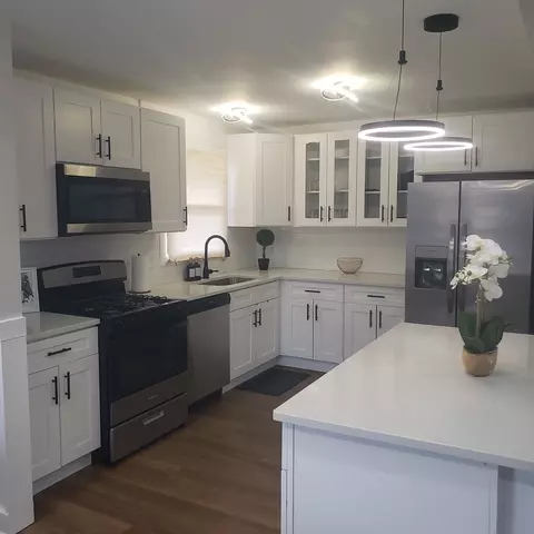 Kitchen - 15206 Blackstone Ave, Dolton, IL 60419 photo 5 of 5