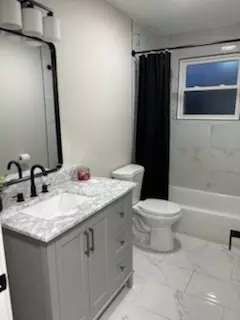Bath - 15206 Blackstone Ave, Dolton, IL 60419 photo 2 of 4