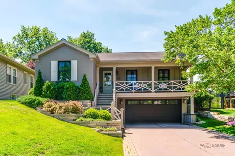 235 Coolidge Ave, Barrington, IL 60010