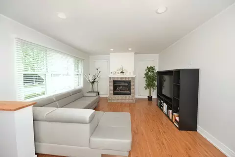 Living - 1634 E Forest Ave, Des Plaines, IL 60018 photo 3 of 3