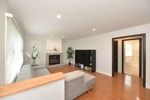 Living - 1634 E Forest Ave, Des Plaines, IL 60018 photo 2 of 3