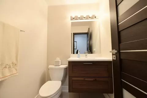 Bath - 1634 E Forest Ave, Des Plaines, IL 60018 photo 1 of 3