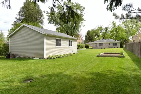 Exterior - 1634 E Forest Ave, Des Plaines, IL 60018 photo 4 of 4