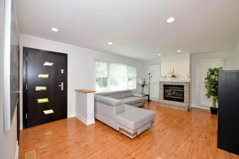 Living - 1634 E Forest Ave, Des Plaines, IL 60018 photo 1 of 3