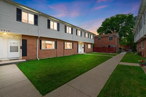 1315 Monomoy St #C, Aurora, IL 60506