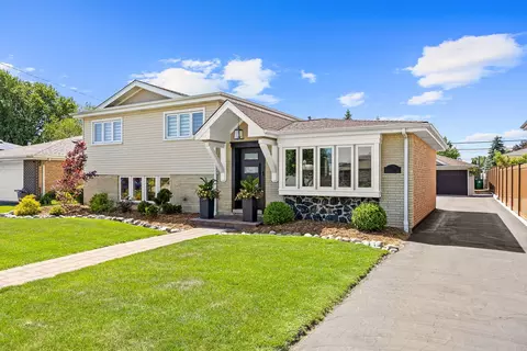 7917 W 81st St, Bridgeview, IL 60455