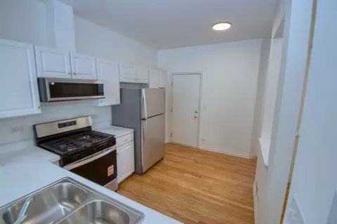 Kitchen - 5564 Elizabeth Pl, Rolling Meadows, IL 60008 photo 2 of 2