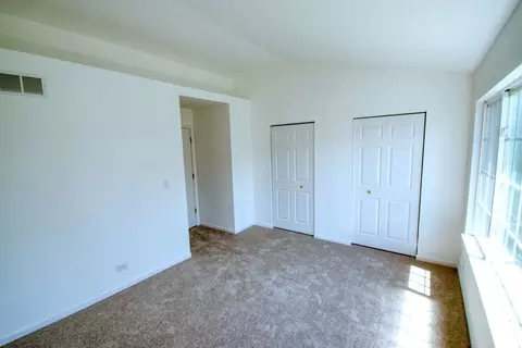 Bedroom - 5564 Elizabeth Pl, Rolling Meadows, IL 60008 photo 2 of 5