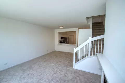 Living - 5564 Elizabeth Pl, Rolling Meadows, IL 60008 photo 4 of 4
