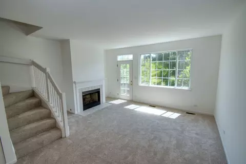 Living - 5564 Elizabeth Pl, Rolling Meadows, IL 60008 photo 1 of 4