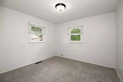 Bedroom - 362 S Barbara Dr, Kankakee, IL 60901 photo 5 of 6