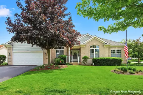 4641 4th St, Winthrop Harbor, IL 60096
