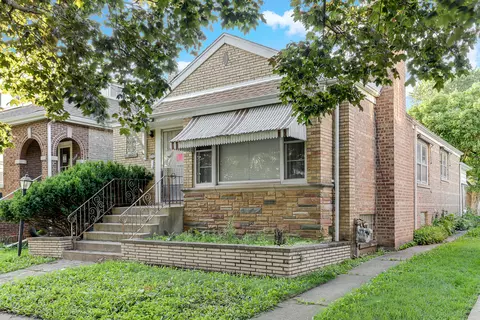 2332 Florence St, Blue Island, IL 60406