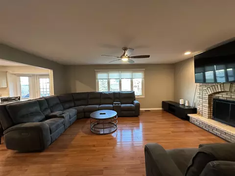 Living - 19211 Brompton Ct, Mokena, IL 60448 photo 7 of 8