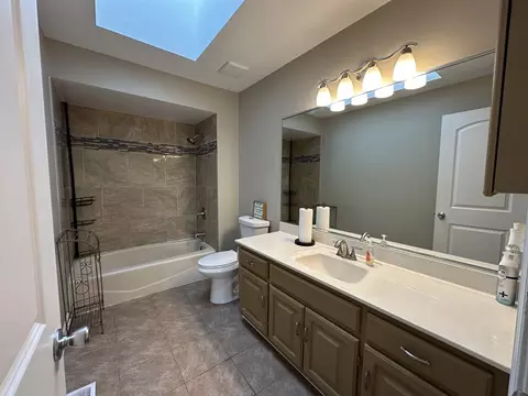 Bath - 19211 Brompton Ct, Mokena, IL 60448 photo 7 of 12