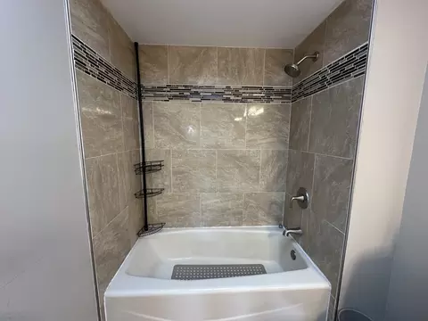 Bath - 19211 Brompton Ct, Mokena, IL 60448 photo 8 of 12