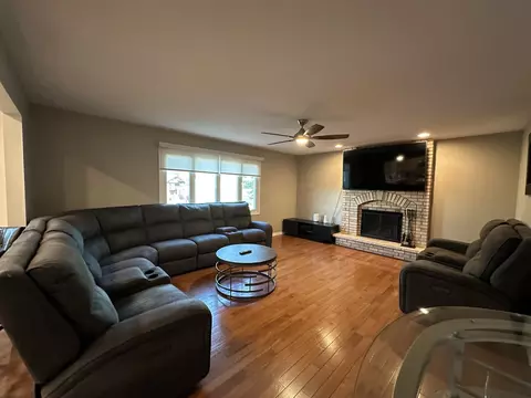 Living - 19211 Brompton Ct, Mokena, IL 60448 photo 4 of 8