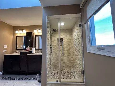 Bath - 19211 Brompton Ct, Mokena, IL 60448 photo 5 of 12